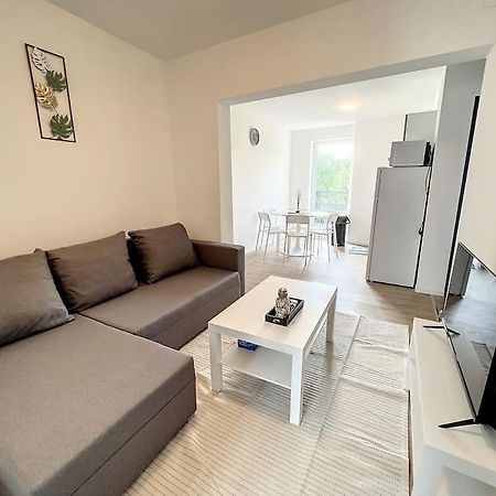 Station 173 C Bruxelles-Charleroi-Airport Apartment Ngoại thất bức ảnh